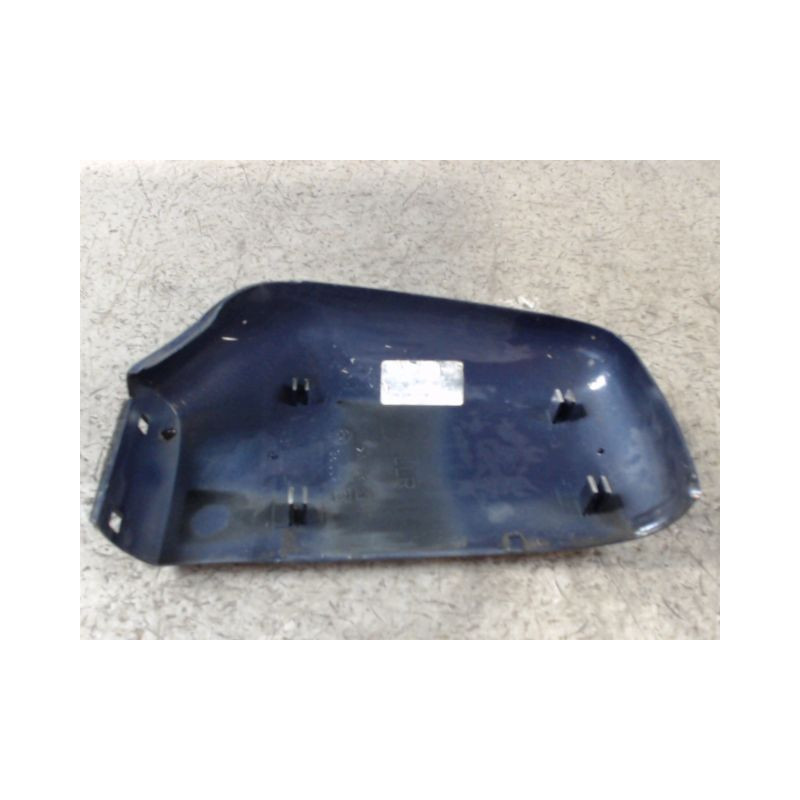 CARENAGE RETROVISEUR EXTERIEUR DROIT VOLVO V40 2000-