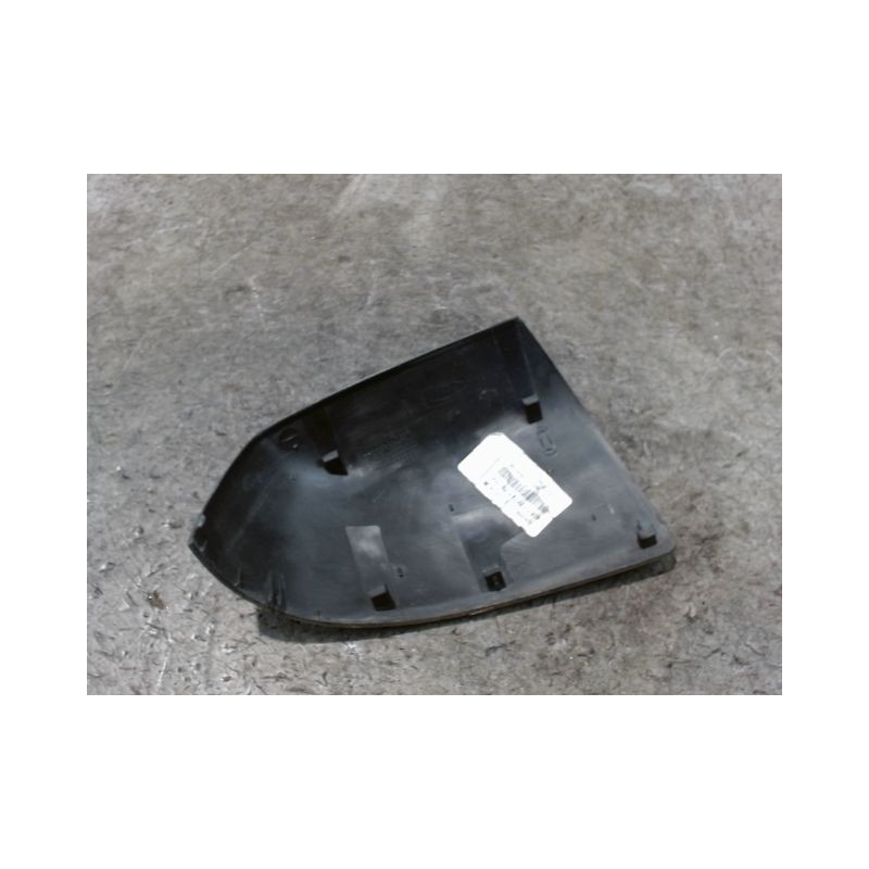 CARENAGE RETROVISEUR EXTERIEUR GAUCHE FORD FOCUS 04-07