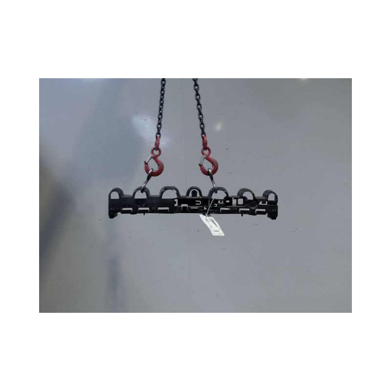 SUPPORT CENTRAL PARE-CHOC ARRIERE  RENAULT CLIO IV