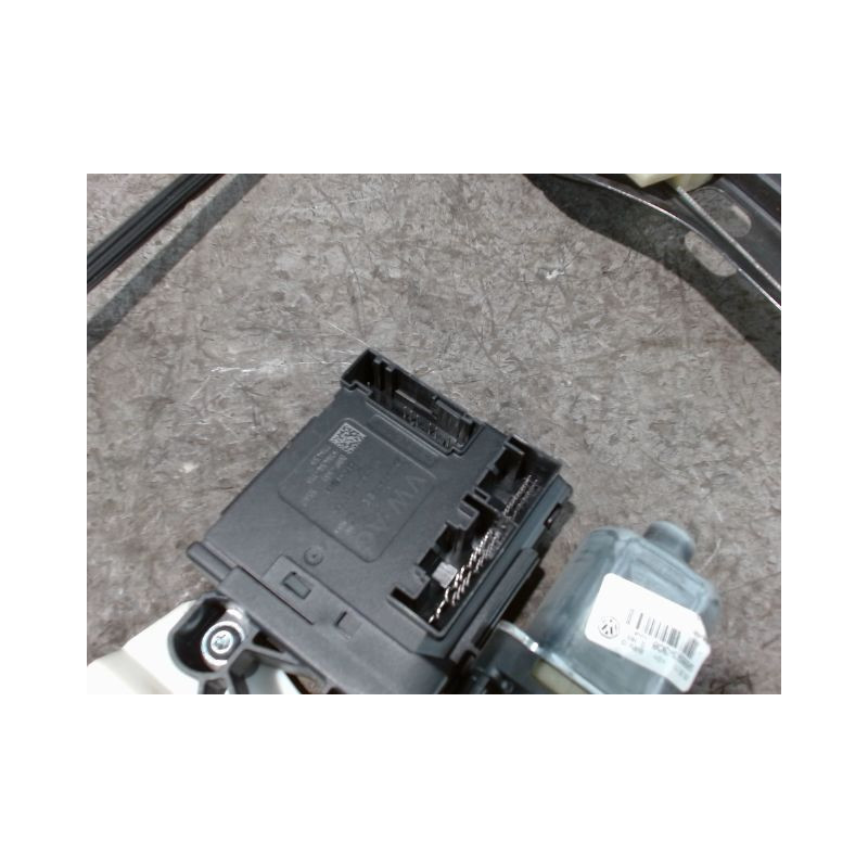 MECANISME+MOTEUR LEVE-GLACE AVANT DROIT VOLKSWAGEN PASSAT 2010-