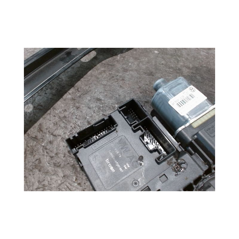 MECANISME+MOTEUR LEVE-GLACE AVANT GAUCHE VOLKSWAGEN PASSAT 2010-