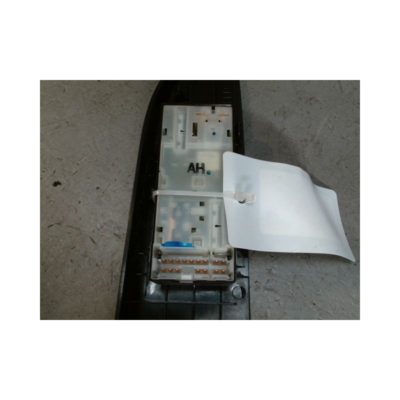 COMMANDE LEVE-GLACE PORTE AVG NISSAN MICRA