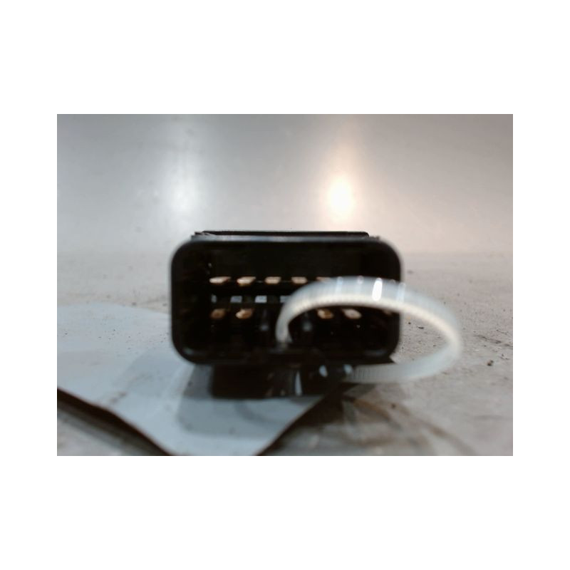 BOUTON DE WARNING TOYOTA AVENSIS