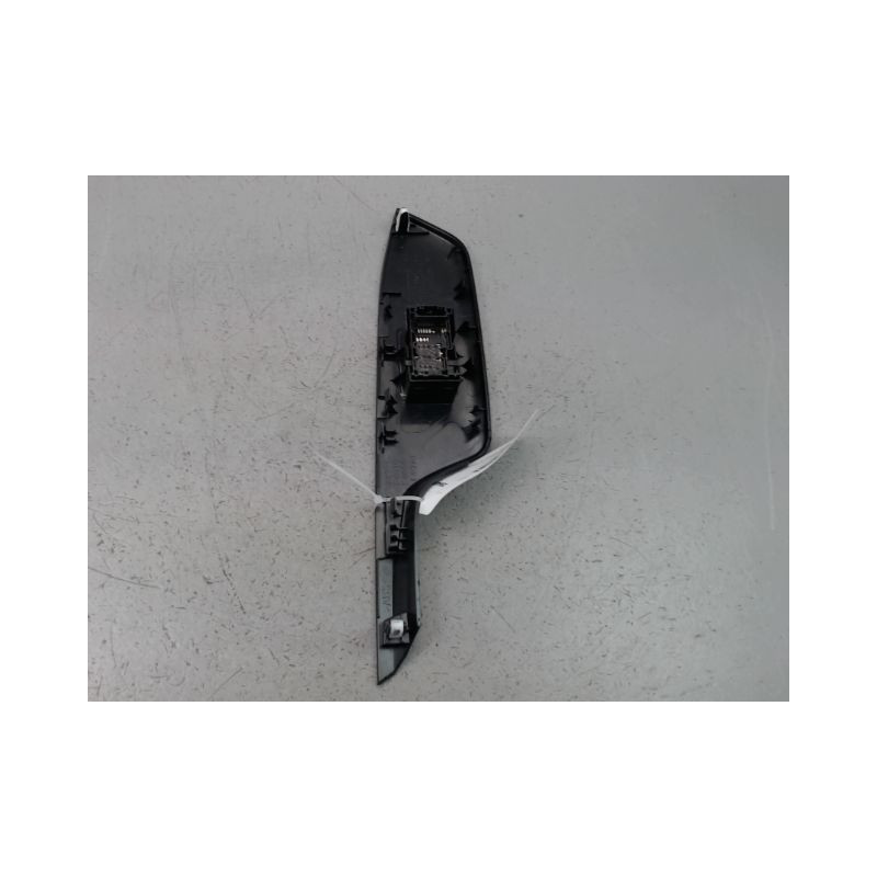 COMMANDE LEVE-GLACE PORTE AVD TOYOTA C-HR