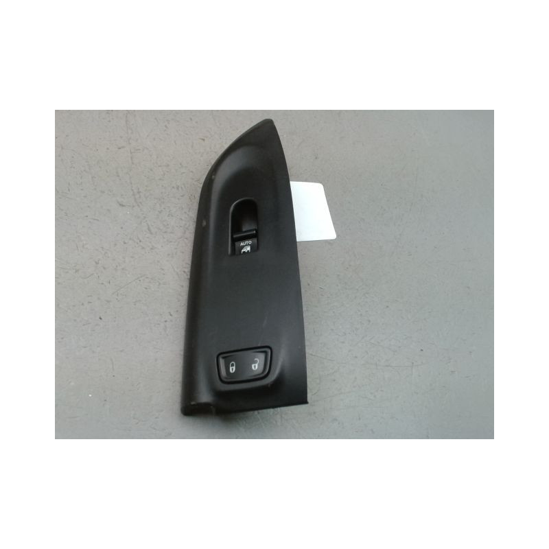 COMMANDE LEVE-GLACE PORTE AVD FIAT 500X