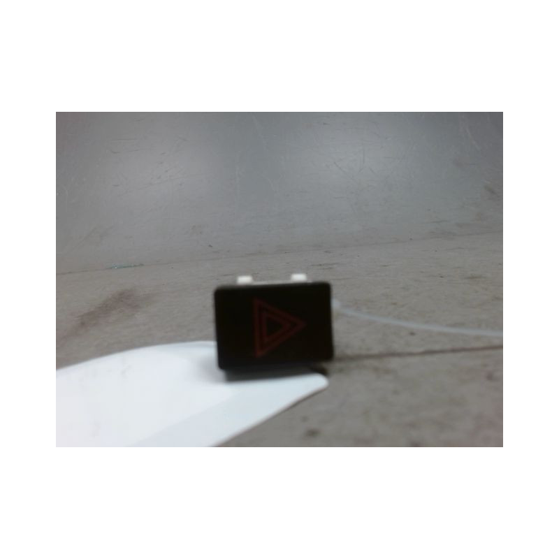 BOUTON DE WARNING NISSAN QASHQAI