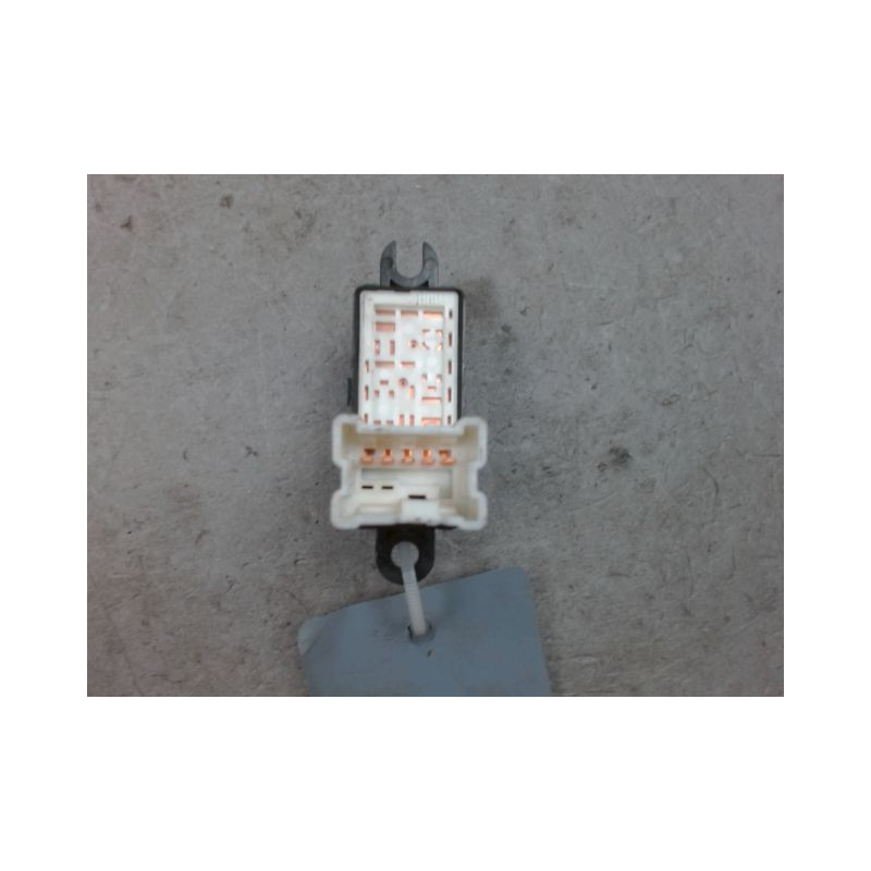COMMANDE LEVE-GLACE PORTE AVD NISSAN MICRA
