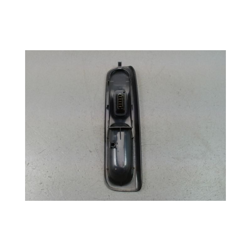 COMMANDE LEVE-GLACE PORTE AVD RENAULT TWINGO I Phase 1 1993-1998