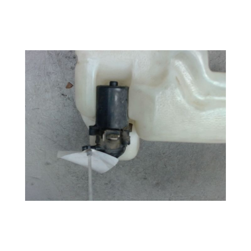 RESERVOIR LAVE-GLACE AVANT CITROEN C15