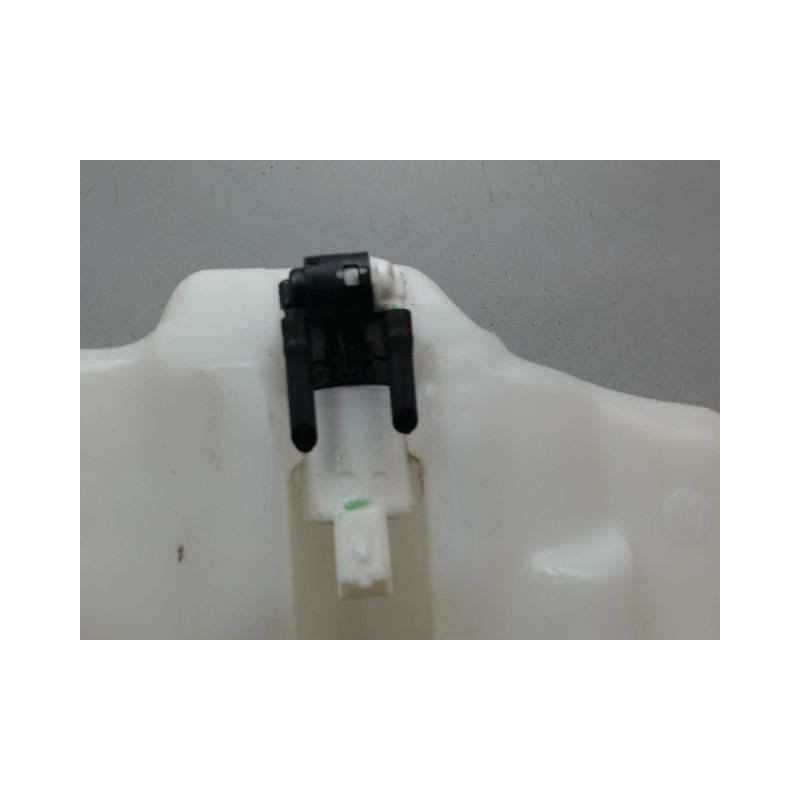 RESERVOIR LAVE-GLACE AVANT RENAULT CLIO III Phase 2 2009-2014