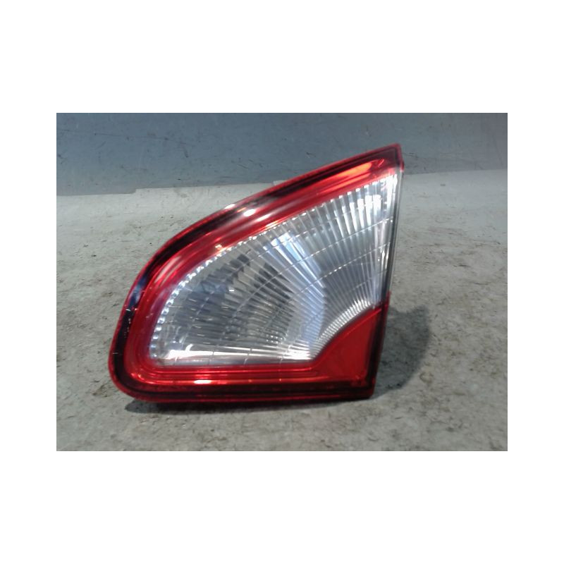 FEU ARRIERE INTERIEUR DROIT NISSAN QHASQAI 2007-