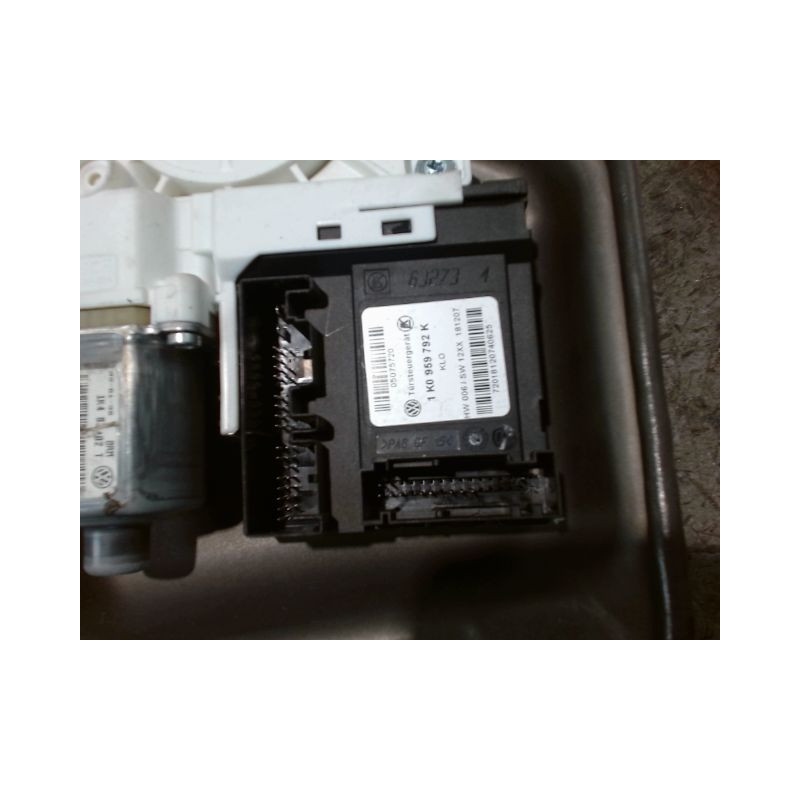 MECANISME+MOTEUR LEVE-GLACE AVANT DROIT VOLKSWAGEN GOLF V 2003-2009