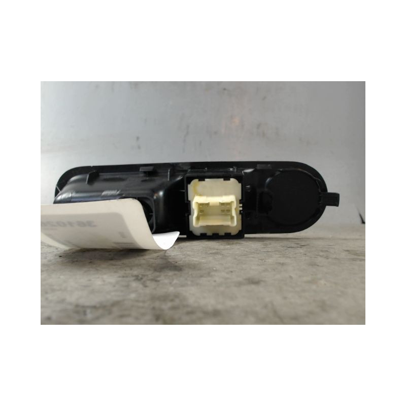 COMMANDE LEVE-GLACE PORTE AVG RENAULT TWINGO