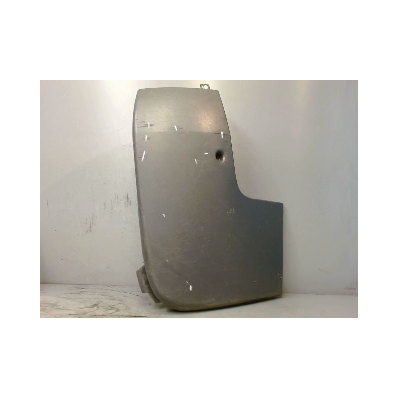 CROSSE ARRIERE DROIT RENAULT TRAFIC