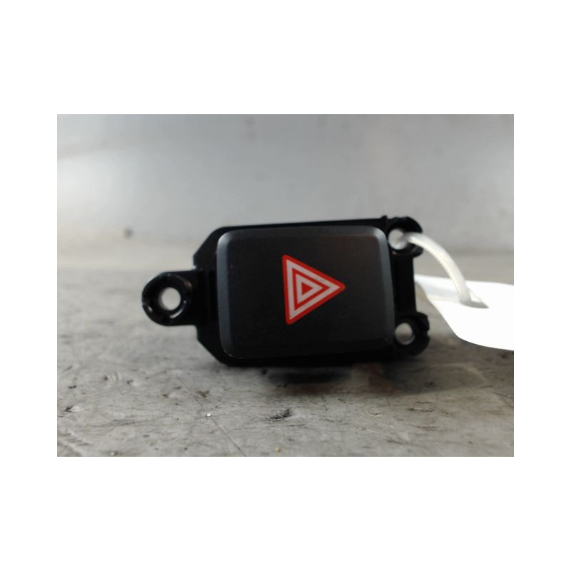 BOUTON DE WARNING KIA CEE-D