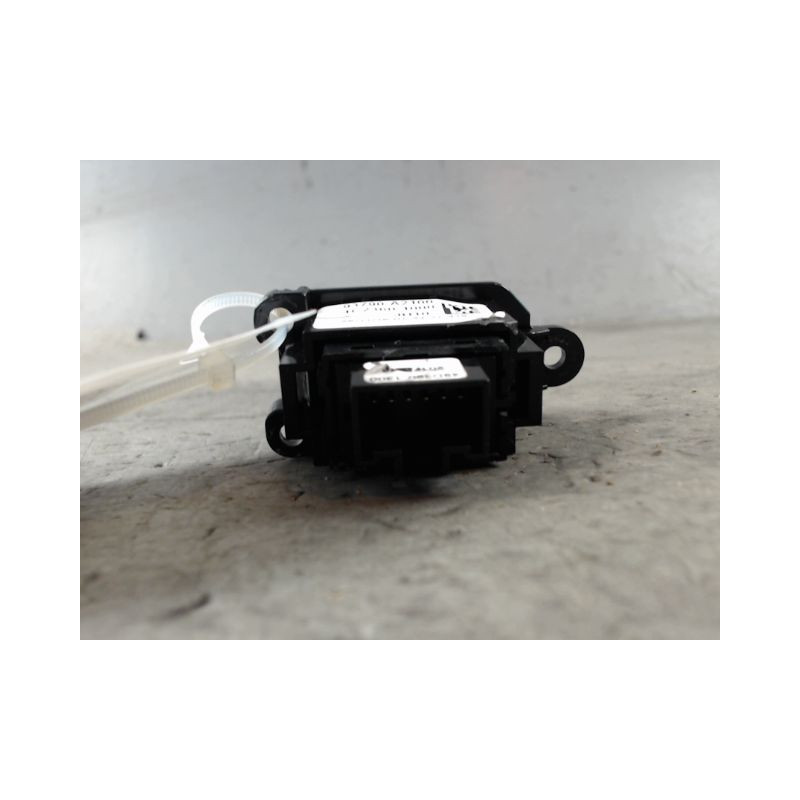 BOUTON DE WARNING KIA CEE-D