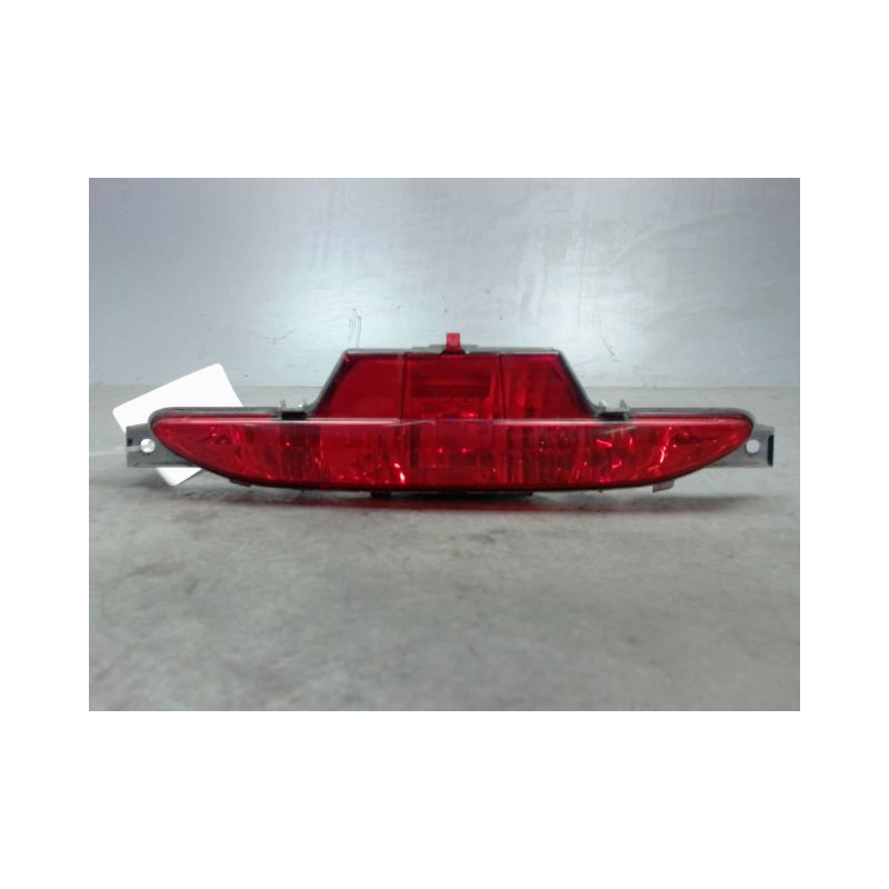 FEU BROUILLARD CENTRAL ARRIERE PEUGEOT 208
