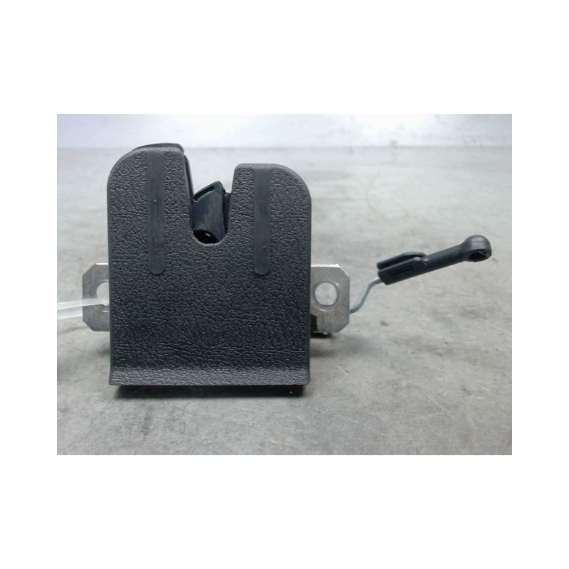 SERRURE HAYON  VOLKSWAGEN POLO 02-05