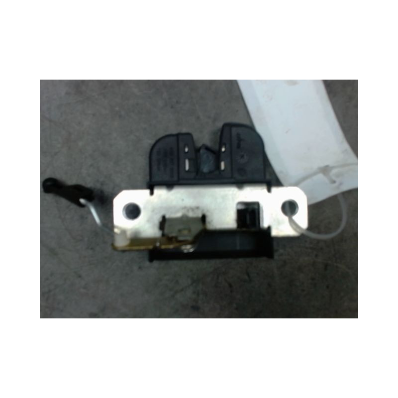 SERRURE HAYON  VOLKSWAGEN POLO 02-05