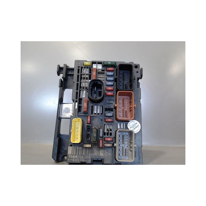BOITE A FUSIBLES CITROEN C4
