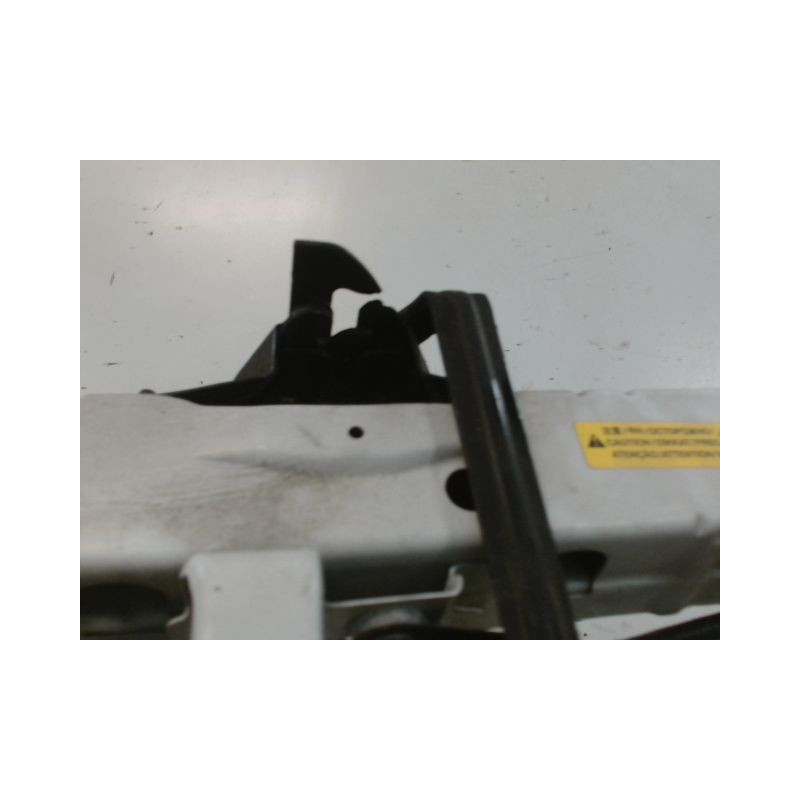 TRAVERSE SUPERIEURE ARMATURE AVANT NISSAN NOTE