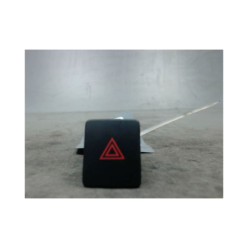 BOUTON DE WARNING NISSAN QASHQAI