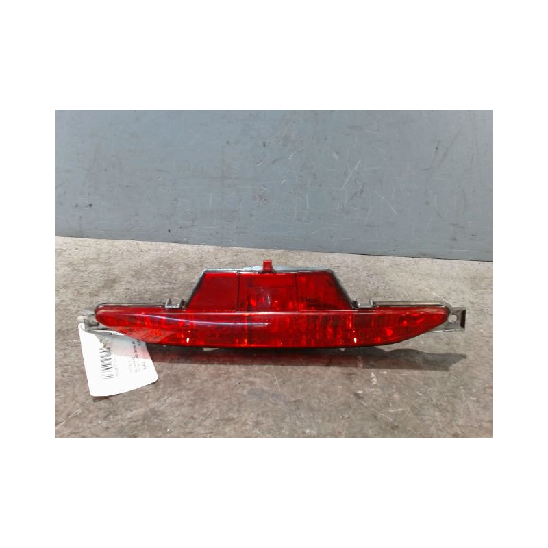 FEU BROUILLARD CENTRAL ARRIERE PEUGEOT 208