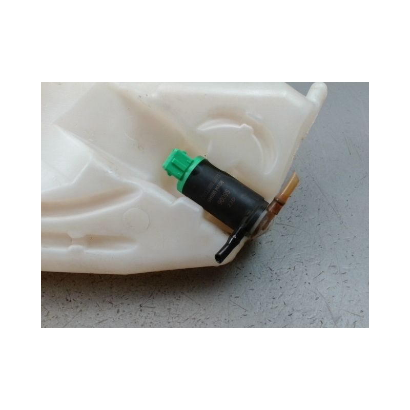 RESERVOIR LAVE-GLACE AVANT PEUGEOT 206 + 2009-2013
