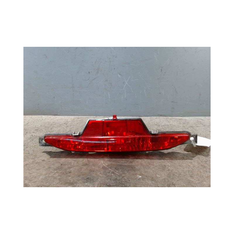 FEU BROUILLARD CENTRAL ARRIERE PEUGEOT 208