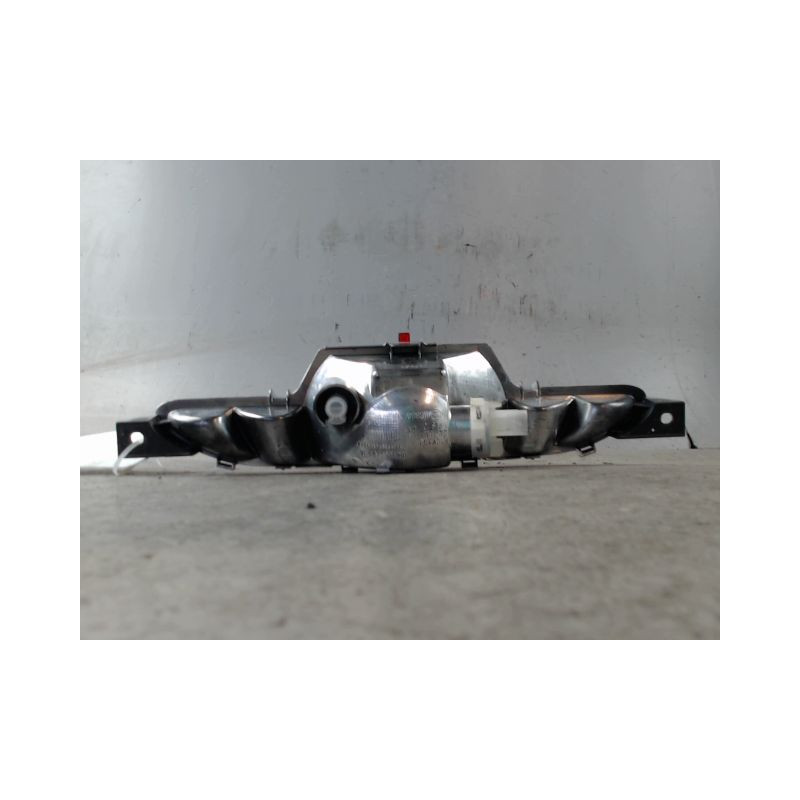 FEU BROUILLARD CENTRAL ARRIERE PEUGEOT 208
