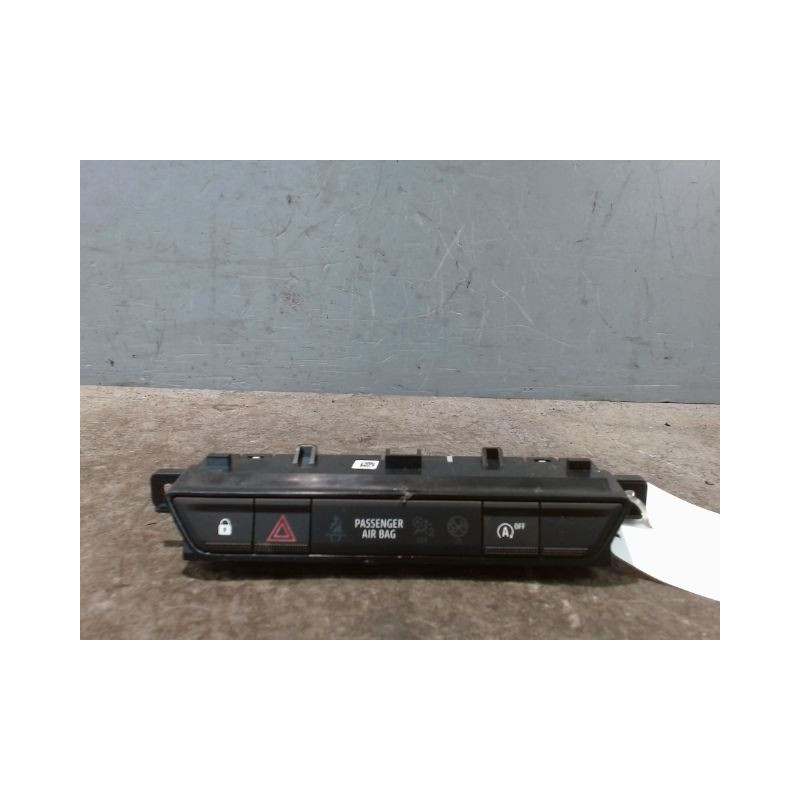 BOUTON DE WARNING DACIA SANDERO 2008-