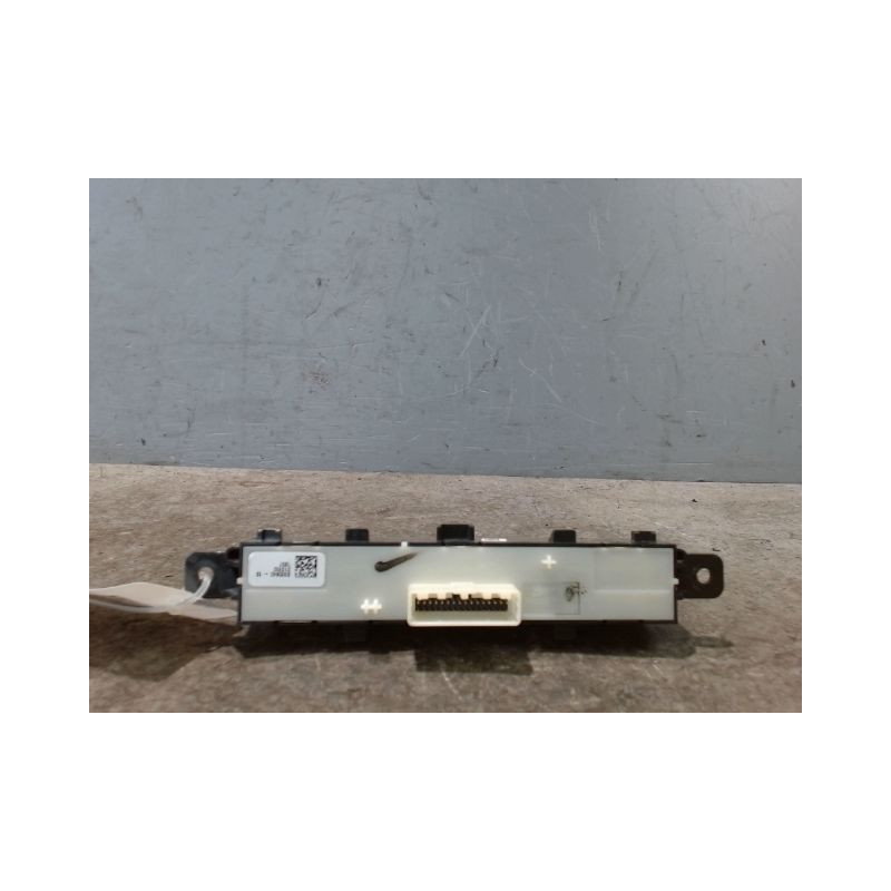 BOUTON DE WARNING DACIA SANDERO 2008-