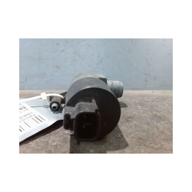 POMPE LAVE-GLACE AVANT TOYOTA YARIS II 2010-