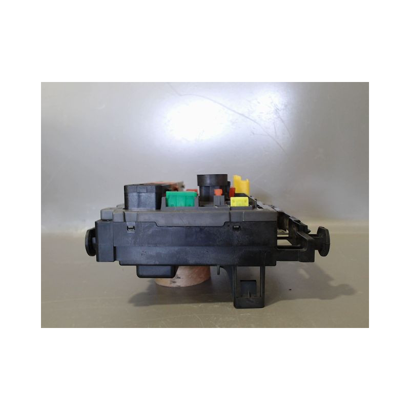 BOITE A FUSIBLES VOLKSWAGEN GOLF V (1K) 2003-2008