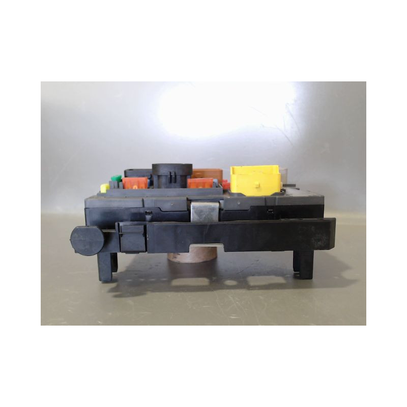 BOITE A FUSIBLES VOLKSWAGEN GOLF V (1K) 2003-2008
