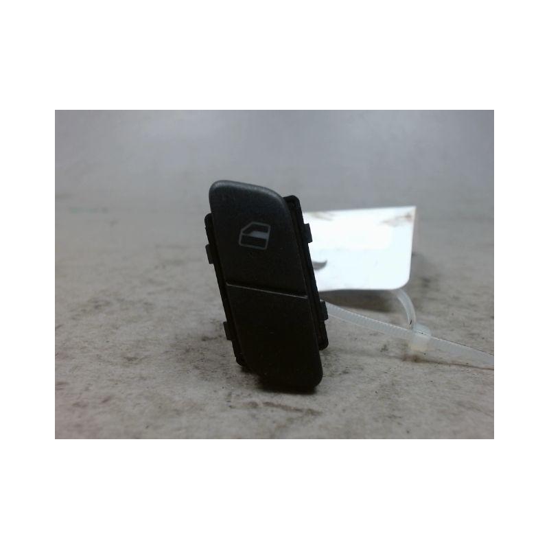 COMMANDE LEVE-GLACE PORTE AVD VOLKSWAGEN POLO 02-05
