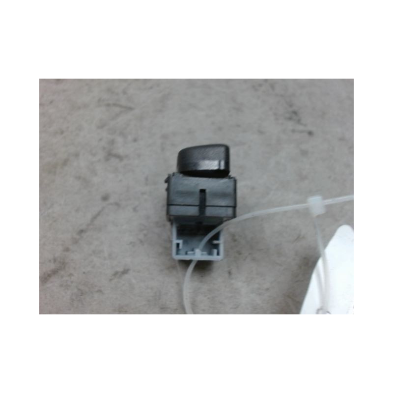 COMMANDE LEVE-GLACE PORTE AVD VOLKSWAGEN POLO 02-05