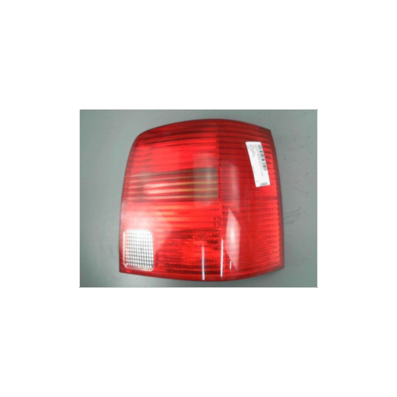 FEU ARRIERE DROIT VOLKSWAGEN PASSAT BREAK 97-2000