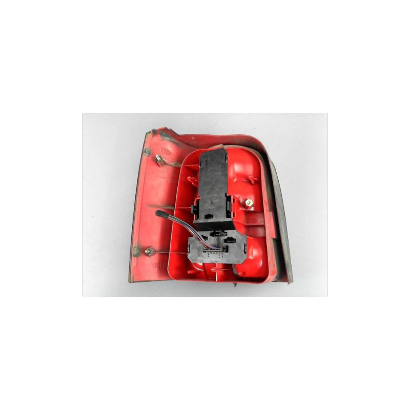 FEU ARRIERE DROIT VOLKSWAGEN PASSAT BREAK 97-2000