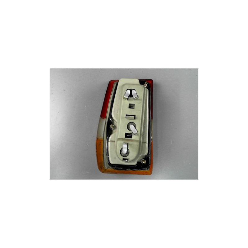 FEU ARRIERE DROIT FORD FIESTA 83-89