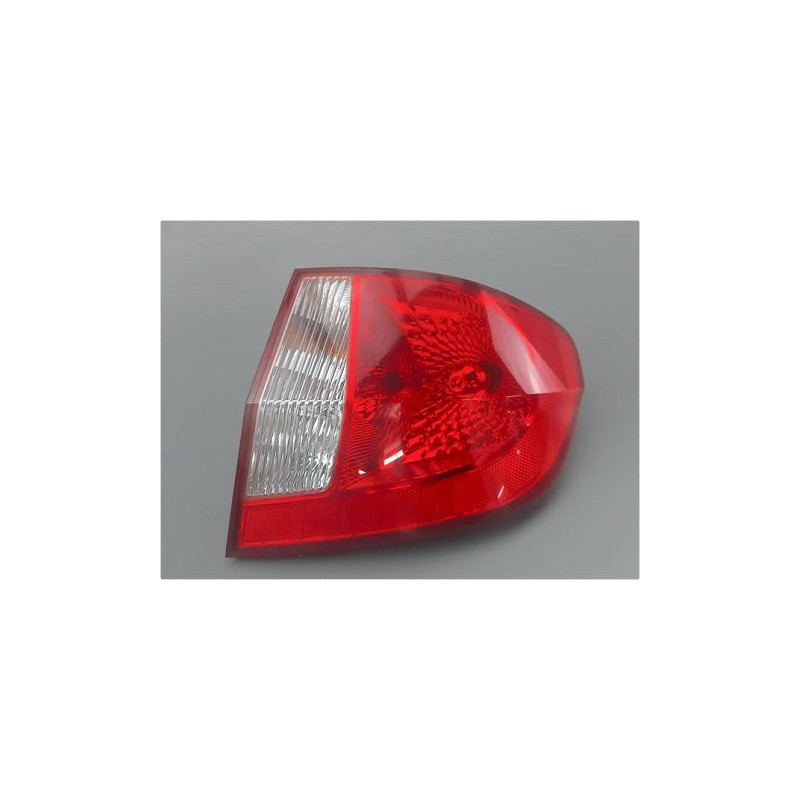 FEU ARRIERE DROIT HYUNDAI GETZ