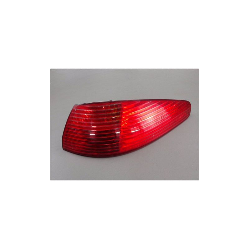 FEU ARRIERE DROIT PEUGEOT 607
