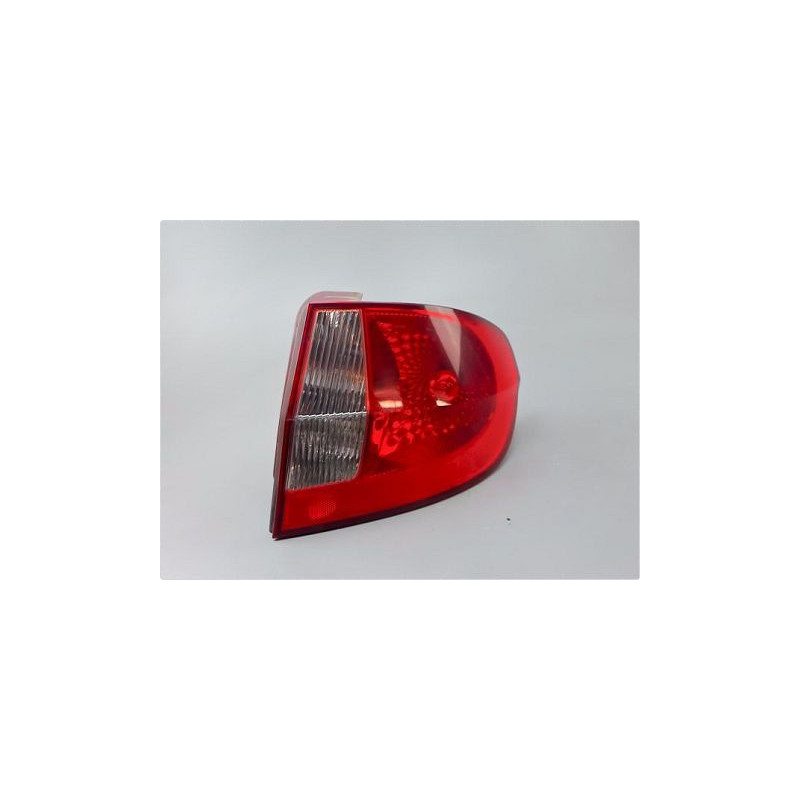 FEU ARRIERE DROIT HYUNDAI GETZ