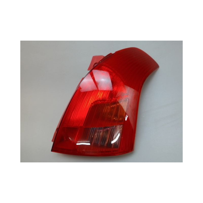 FEU ARRIERE DROIT SUZUKI SWIFT