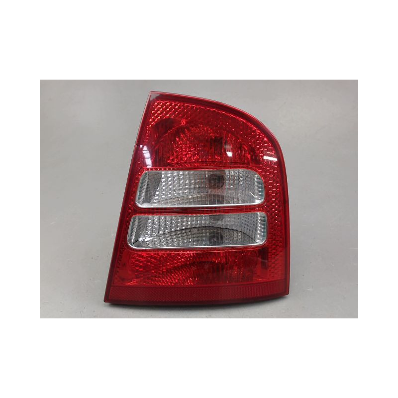 FEU ARRIERE DROIT SKODA OCTAVIA