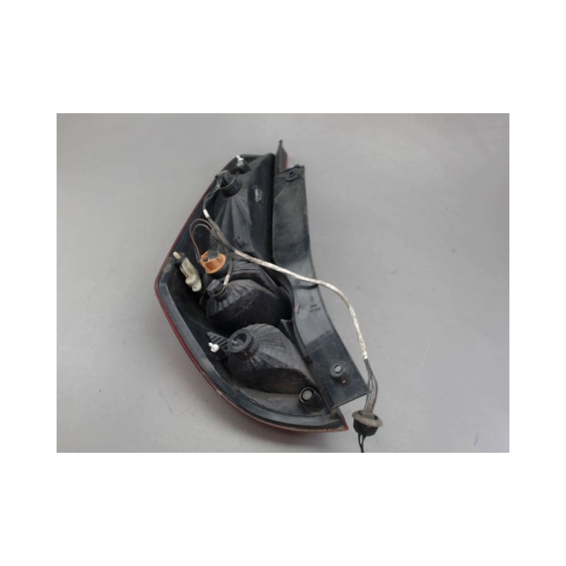 FEU ARRIERE DROIT OPEL AGILA