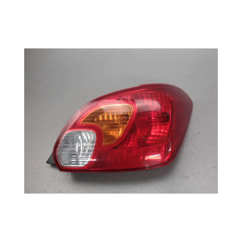 FEU ARRIERE DROIT MITSUBISHI SPACESTAR
