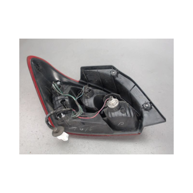FEU ARRIERE DROIT MITSUBISHI SPACESTAR