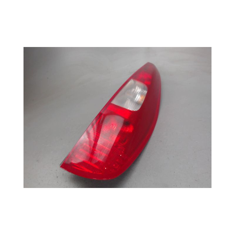 FEU ARRIERE DROIT MITSUBISHI COLT