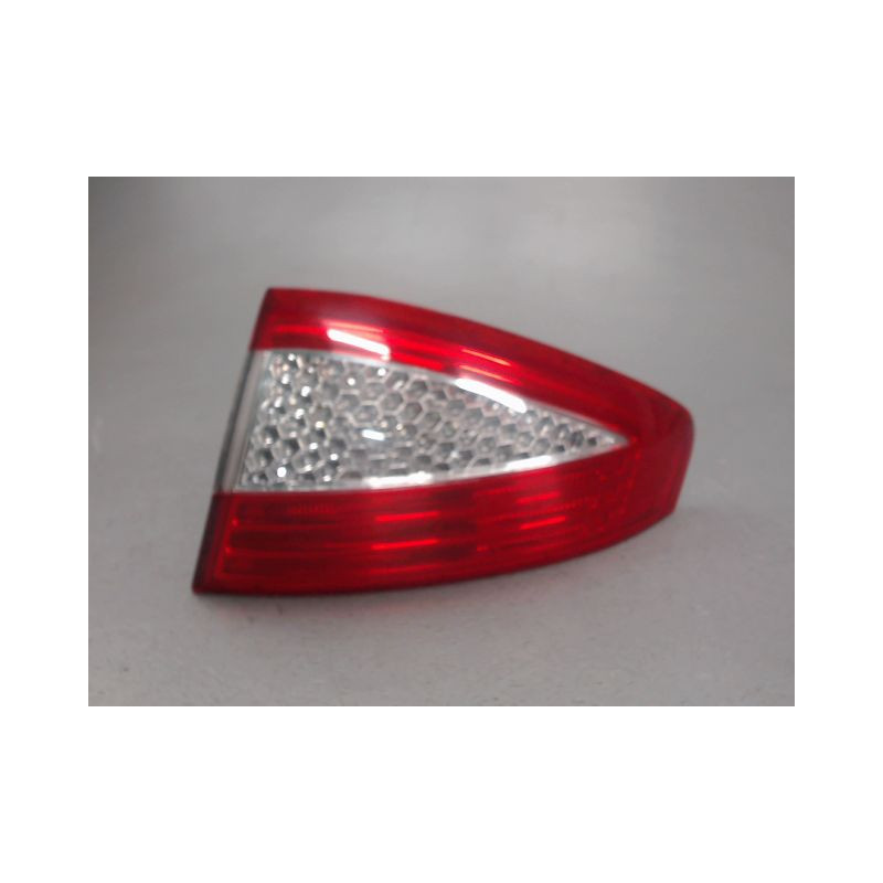 FEU ARRIERE DROIT FORD MONDEO